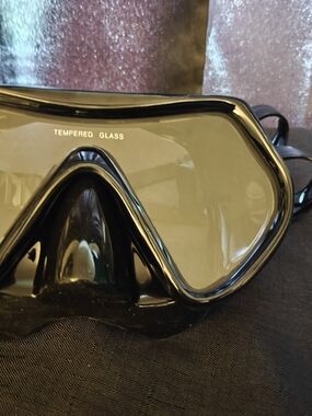 Black Snorkel/Dive Mask with Tempered Lens
